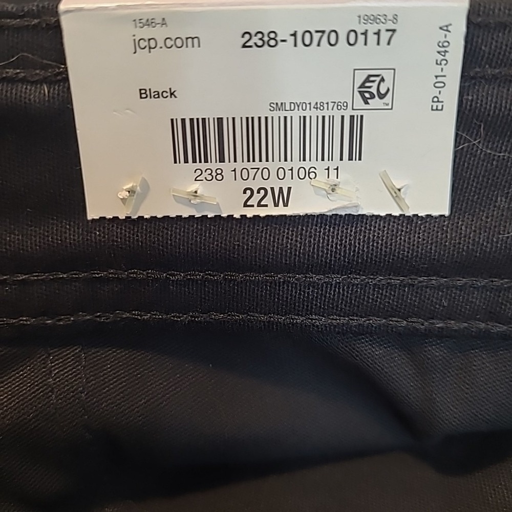 St Johns Bay Secretly Slender Classic Fit Black Bermuda Shorts Womens 22W NWT - Picture 4 of 10